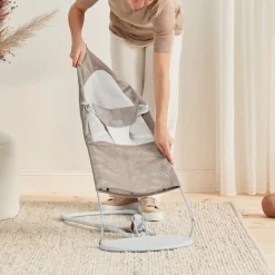 BABYBJORN BabyBjörn Balance Soft Skråstol Mesh, Gråbeige/Hvid