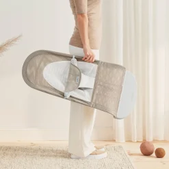 BABYBJORN BabyBjörn Balance Soft Skråstol Mesh, Gråbeige/Hvid