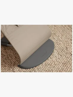 BABYBJORN BabyBjörn Balance Soft Skråstol Tri-Fabric, Sandgrå