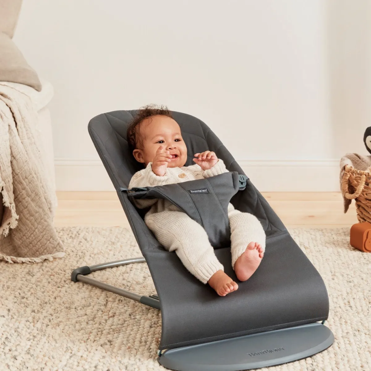 BABYBJORN Skråstole & Babygynger-BabyBjörn Bliss Skråstol Woven Bladmønstret Quilt, Antracitgrå