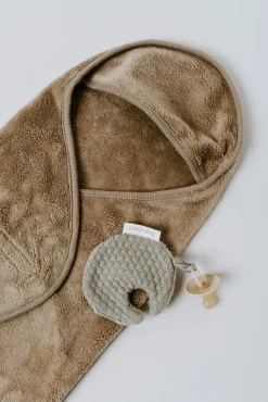 Børn BabysOnly Interiør-Baby's Only Hooded Baby Tæppe med Fødder Cozy, Clay