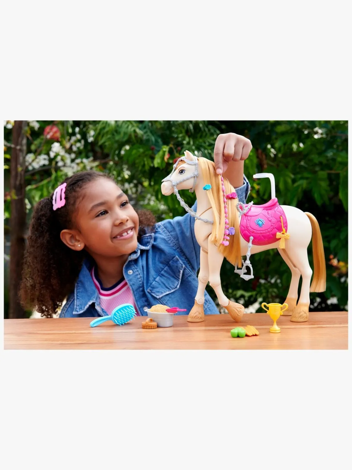 Barbie Feature Hest