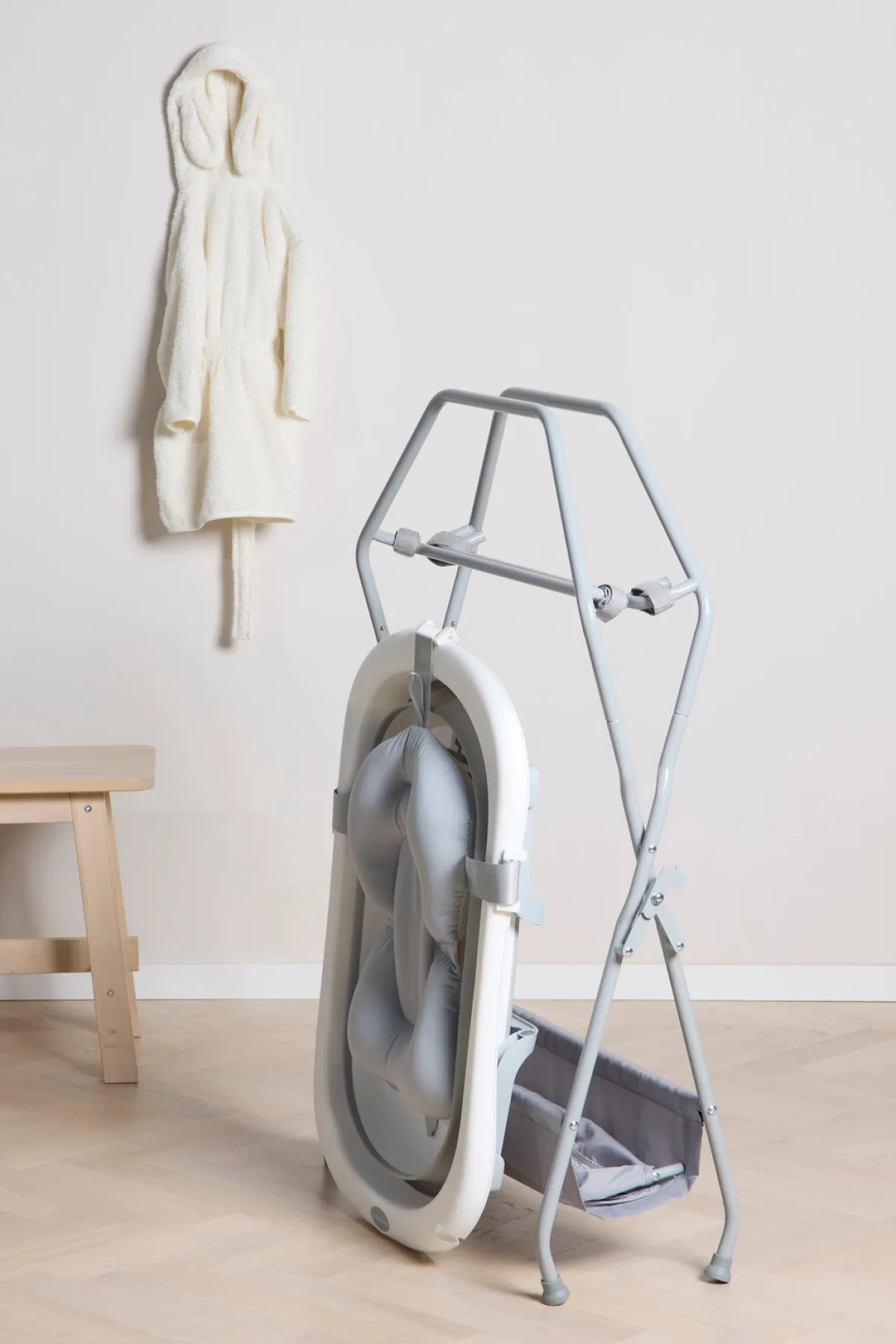 Beemoo CARE Assist Badekar inkl. Badestøtte og Badekarstativ, White/Grey