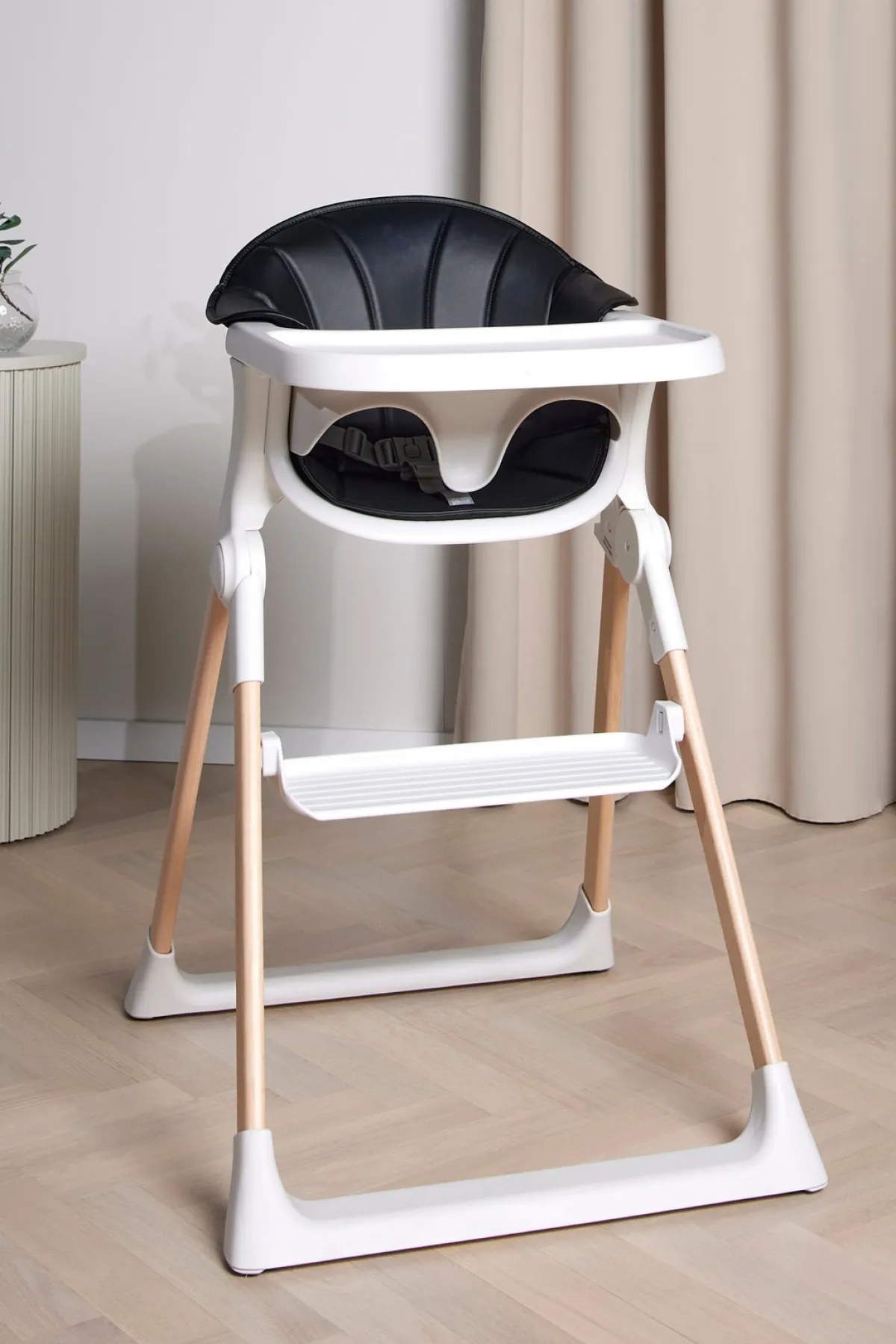 Beemoo Højstole & Tilbehør-CARE Harmony Højstol inkl. Hynde, White/Wood/Black