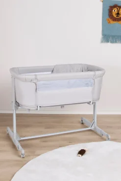 Børn Beemoo CARE 2-i-1 Bedside Crib & Kravlegård, Light Grey