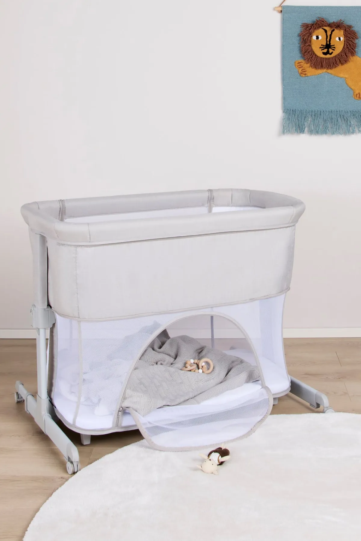Børn Beemoo CARE 2-i-1 Bedside Crib & Kravlegård, Light Grey