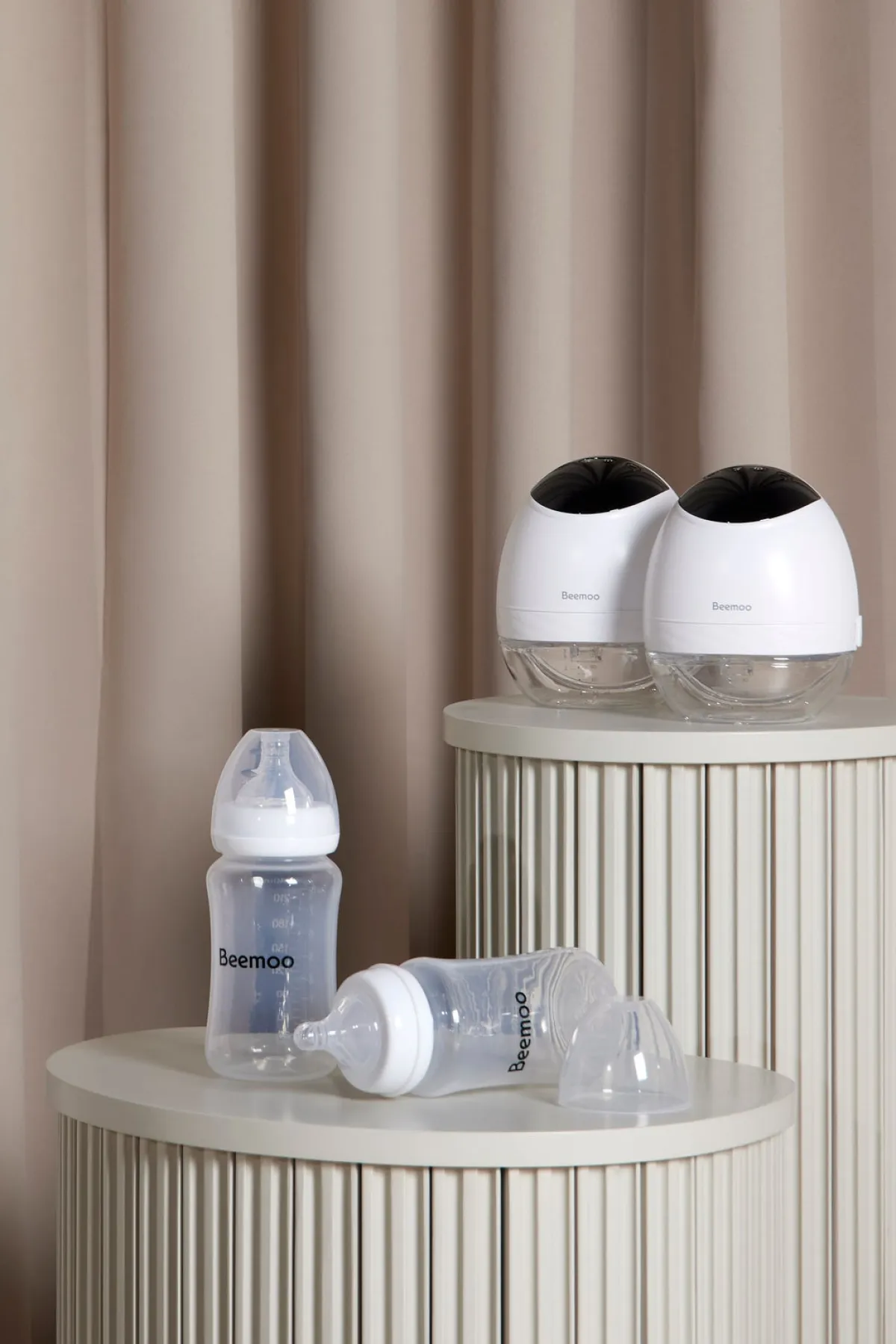 Beemoo Amning-CARE Wearable LED Elektrisk Brystpumpe Dobbelt inkl. Flasker 240 ml 2-pak