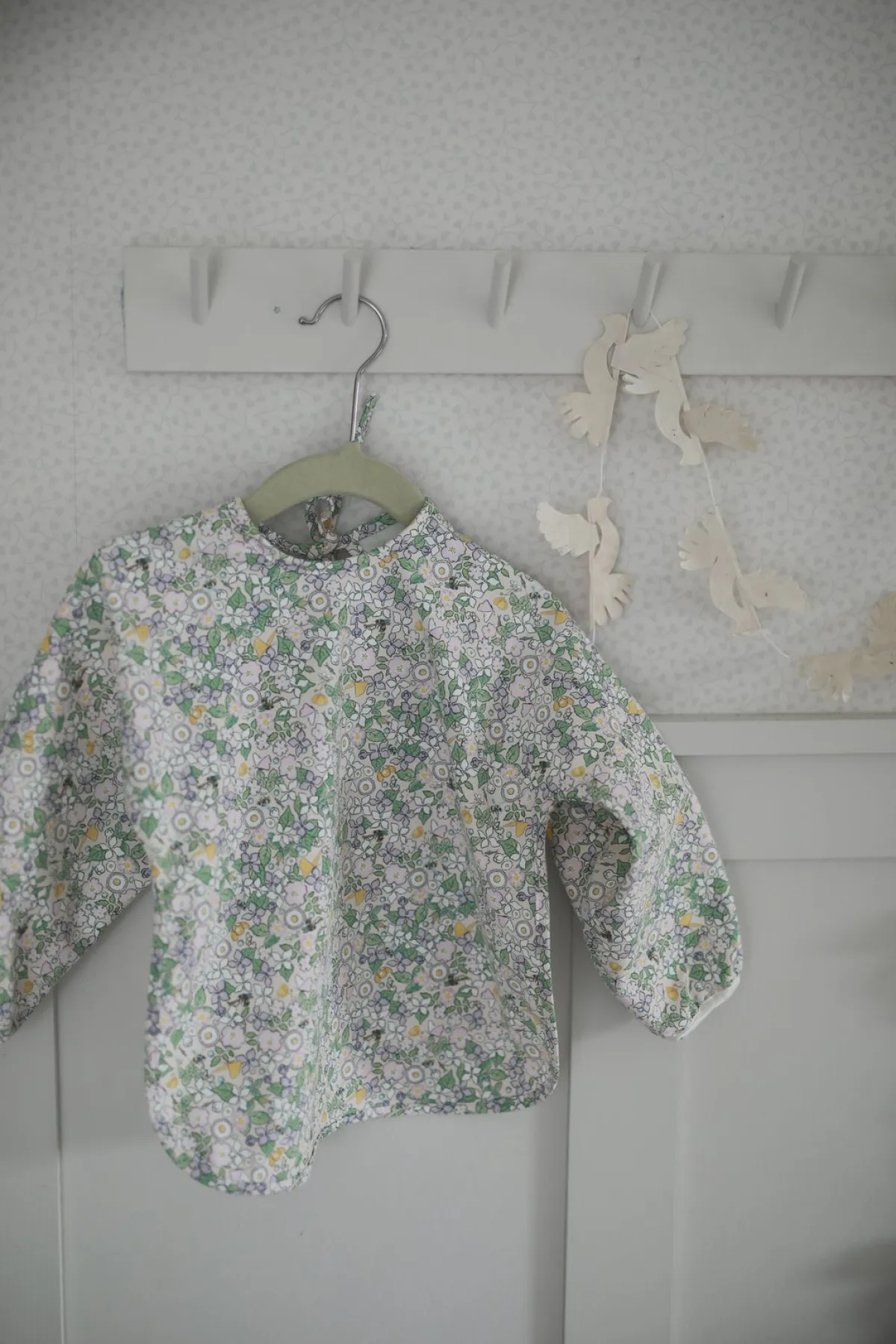 Spisetid|ElsaBeskow Elsa Beskow Blomsterfestival Langærmet Hagesmæk
