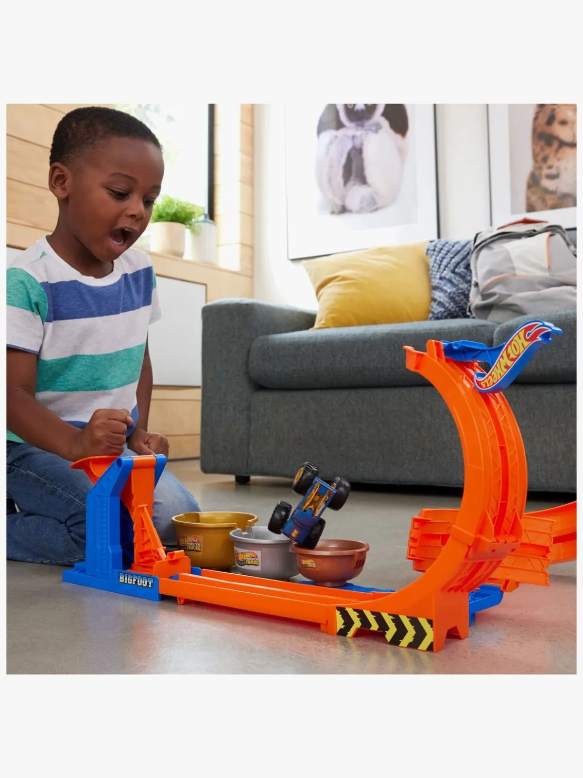 HotWheels Legetøjsbiler & -Fartøjer-Hot Wheels Monstertruck Loop & Flip Trophy Challange Racerbane