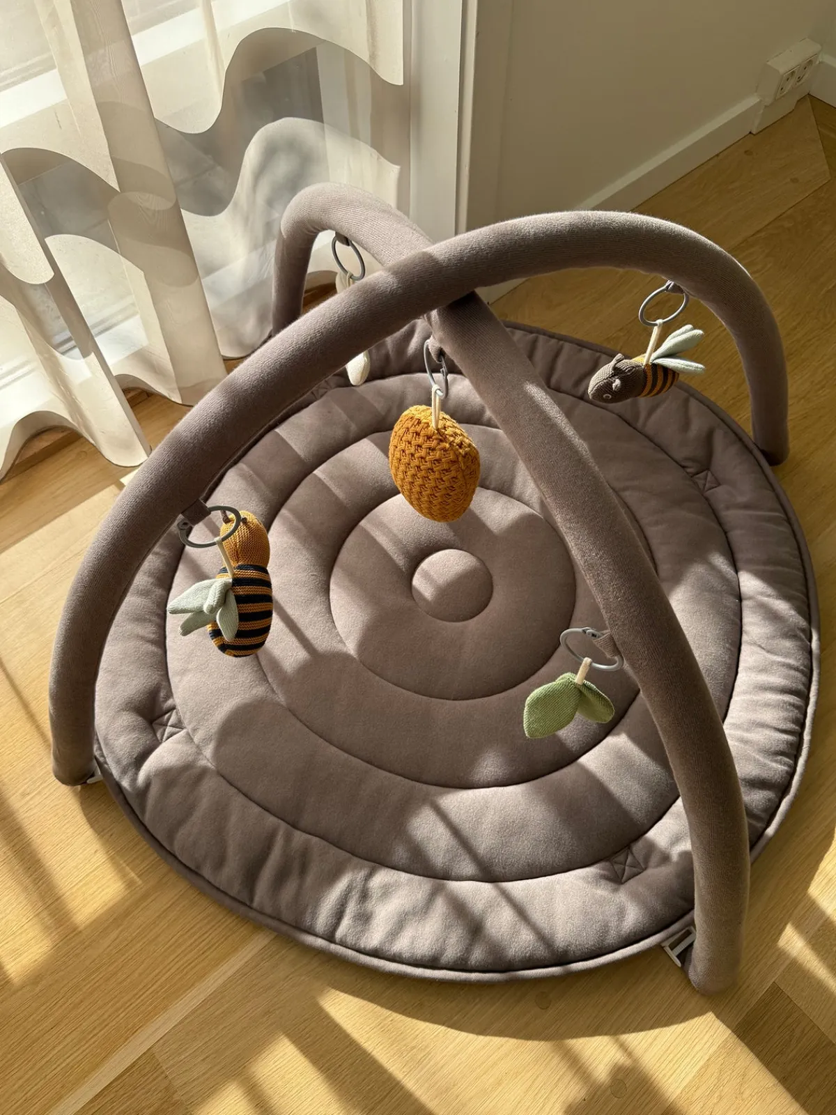 Babylegetøj|VanillaCopenhagen Vanilla Copenhagen Honeybee Aktivitetstæppe, Wood