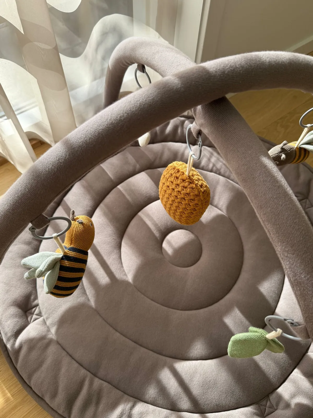 Babylegetøj|VanillaCopenhagen Vanilla Copenhagen Honeybee Aktivitetstæppe, Wood
